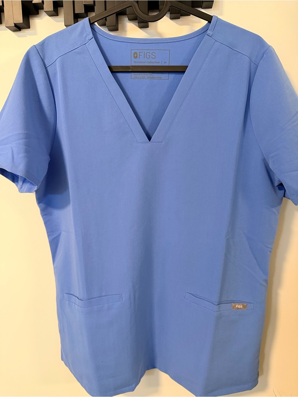 FIGS Women's Ceil Blue Casma 2 pocket Scrub Top